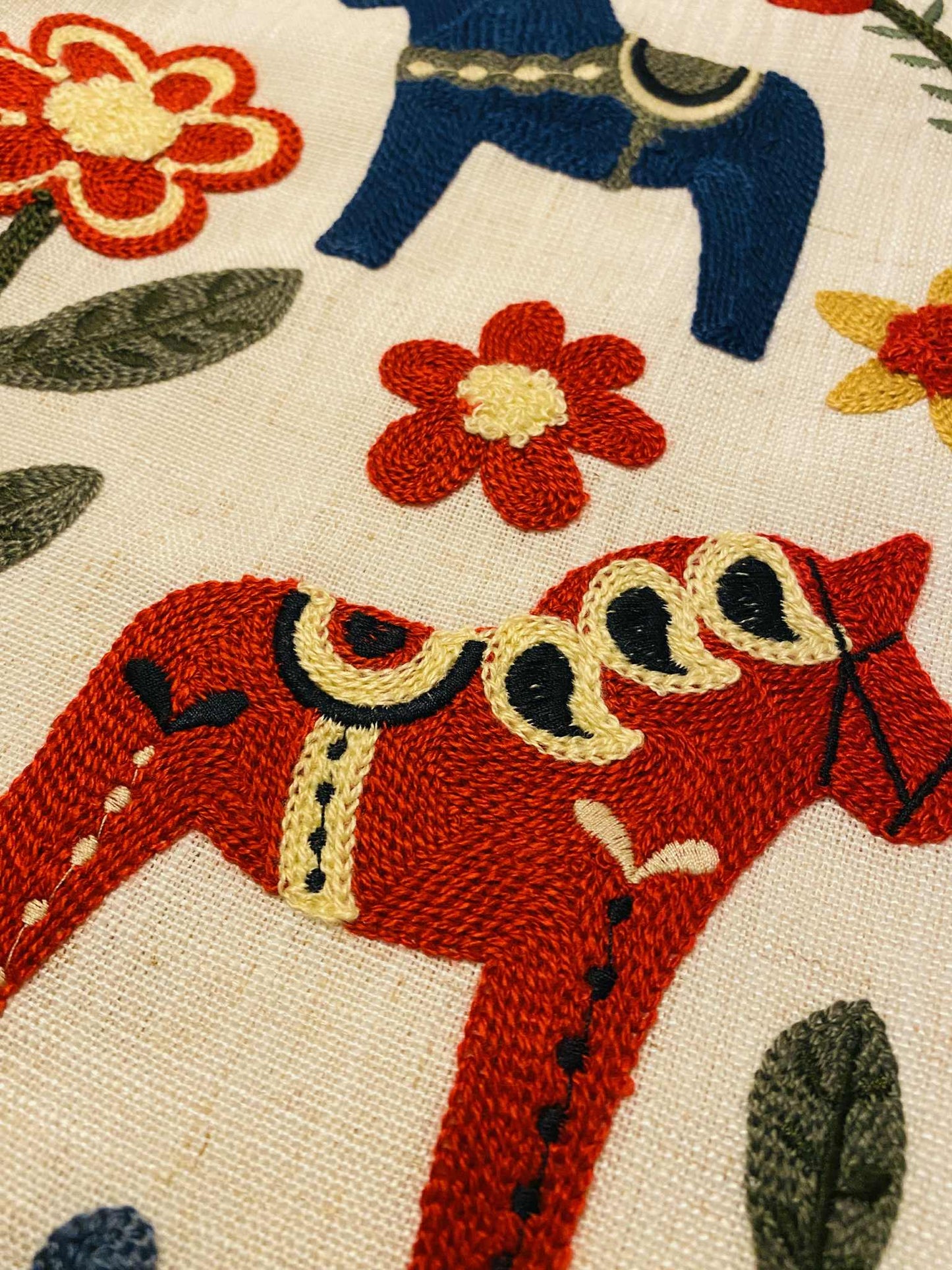 Kuddfodral med dalahästar