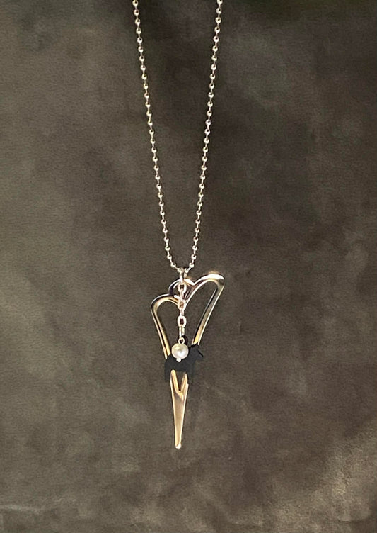 Halssmycke med hjärta och svart dalahäst